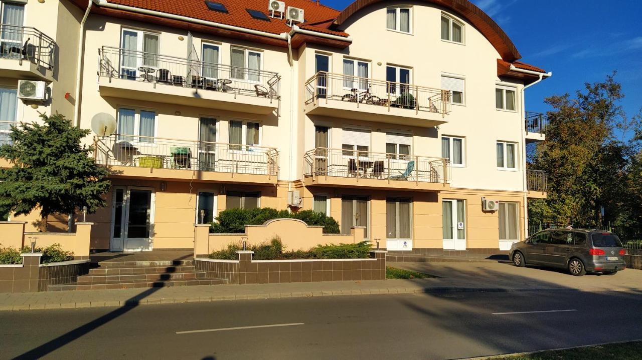 Gabi & Gabi Apartments Hajdúszoboszló Exteriör bild
